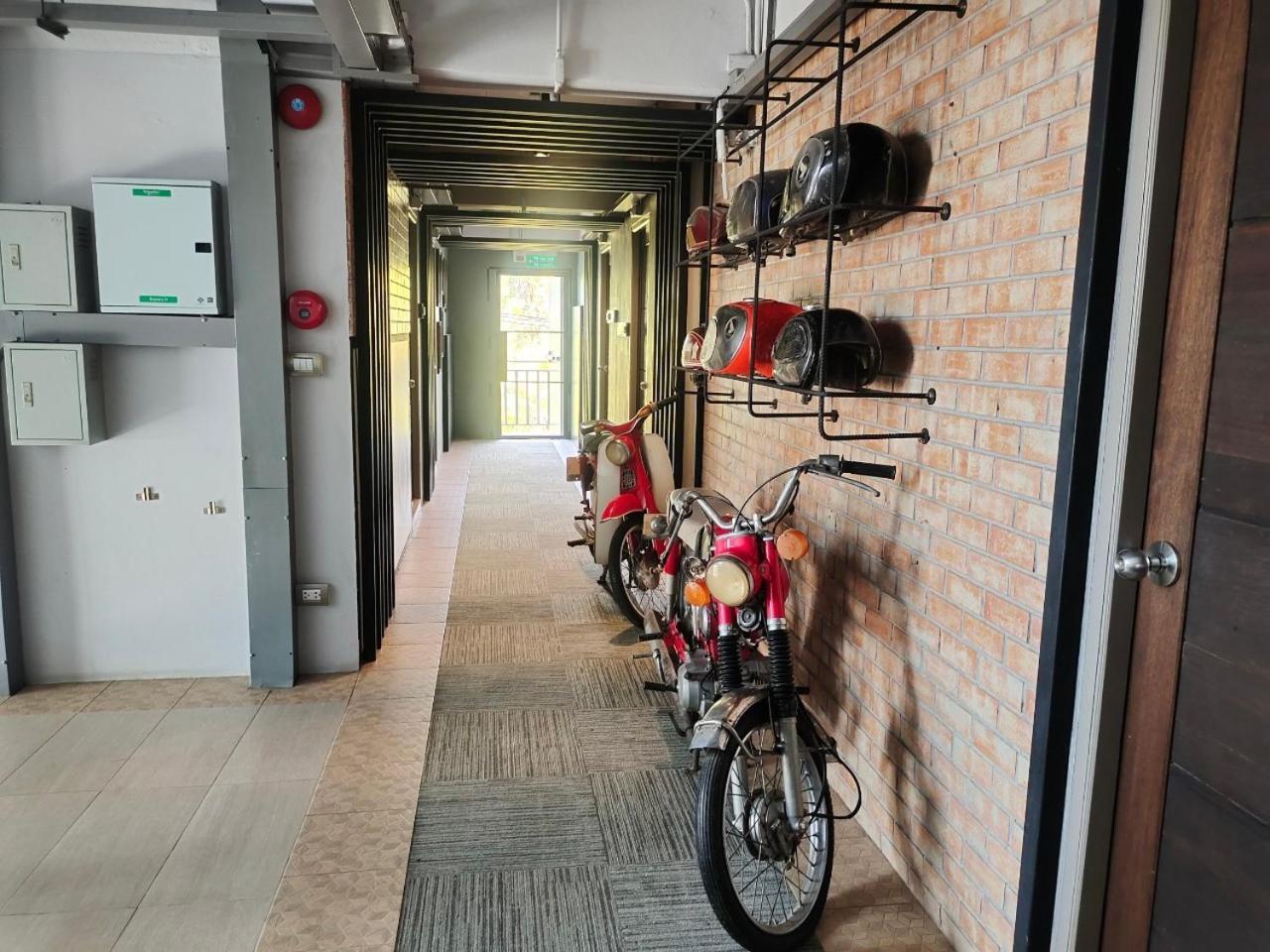 Qoo Hotel Buriram Esterno foto