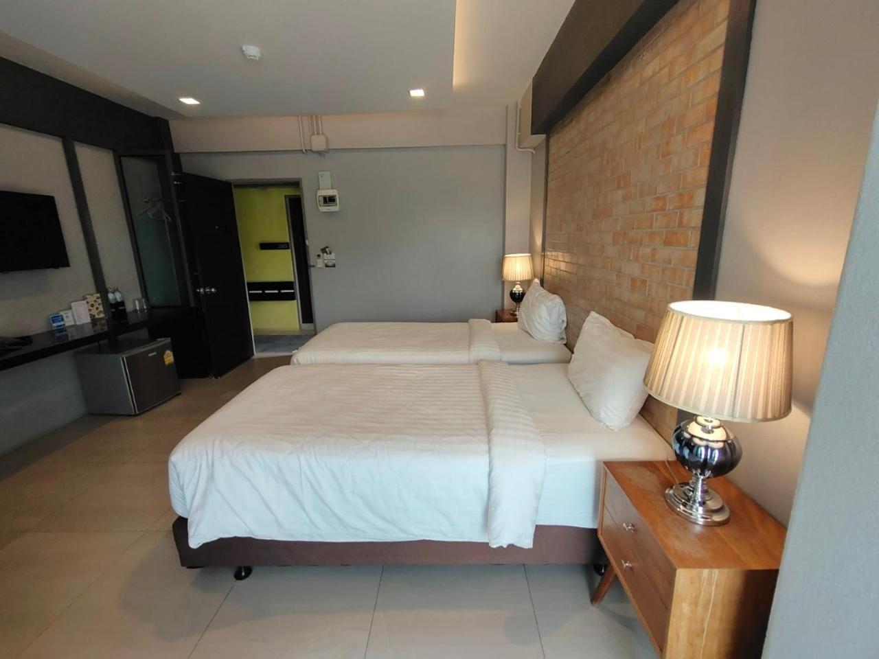 Qoo Hotel Buriram Esterno foto