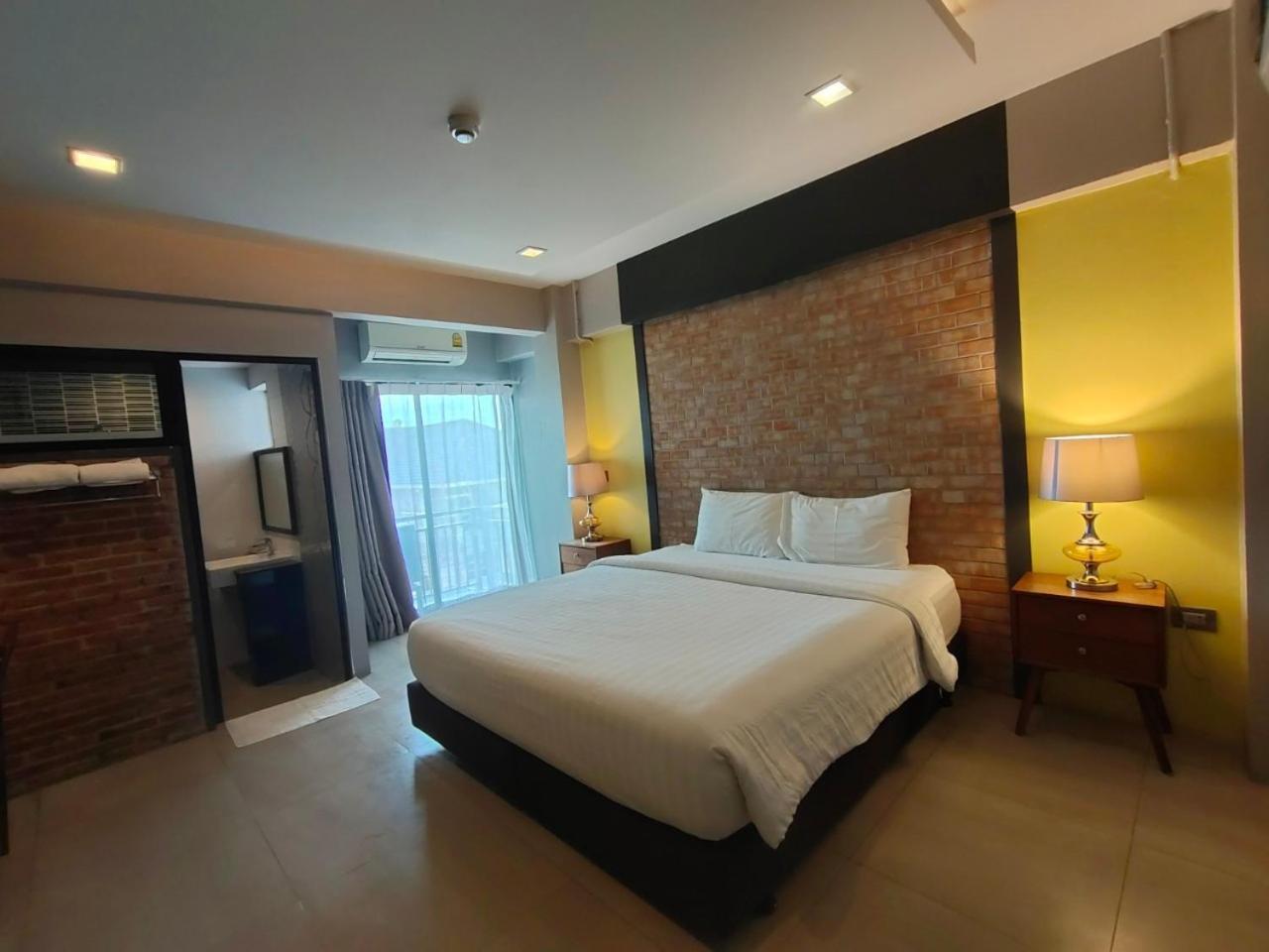 Qoo Hotel Buriram Esterno foto