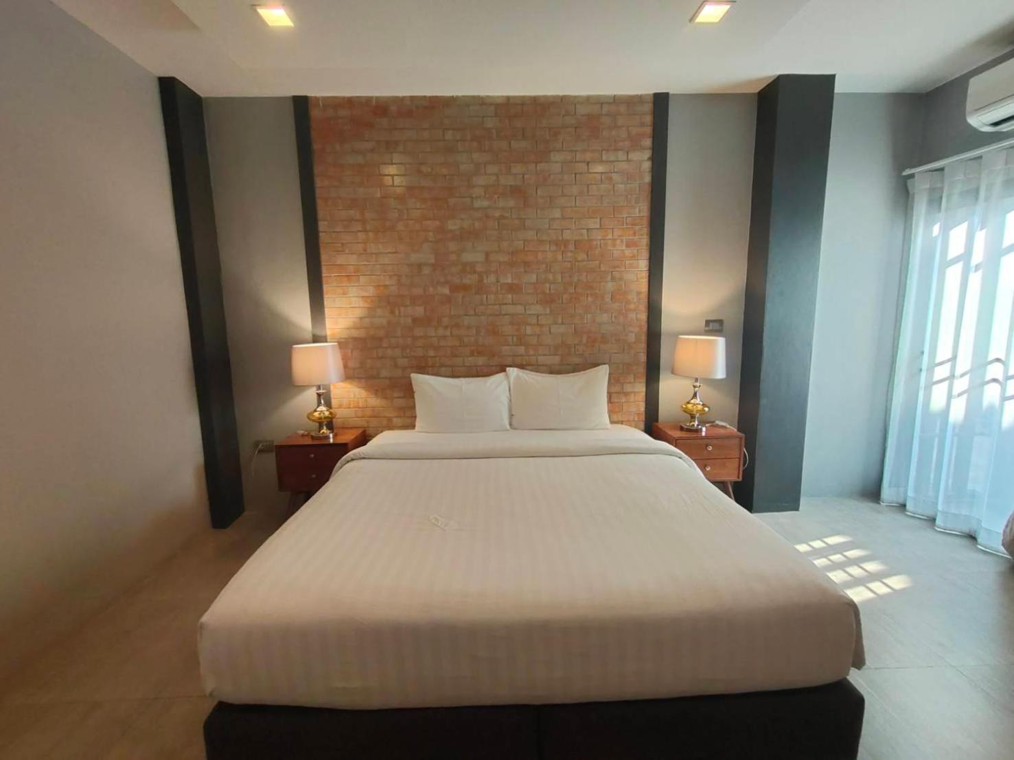 Qoo Hotel Buriram Esterno foto